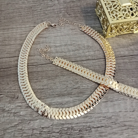 Gold Color : Light weight & Fashionable Necklace Jewelry sets - Picture 4 of 5